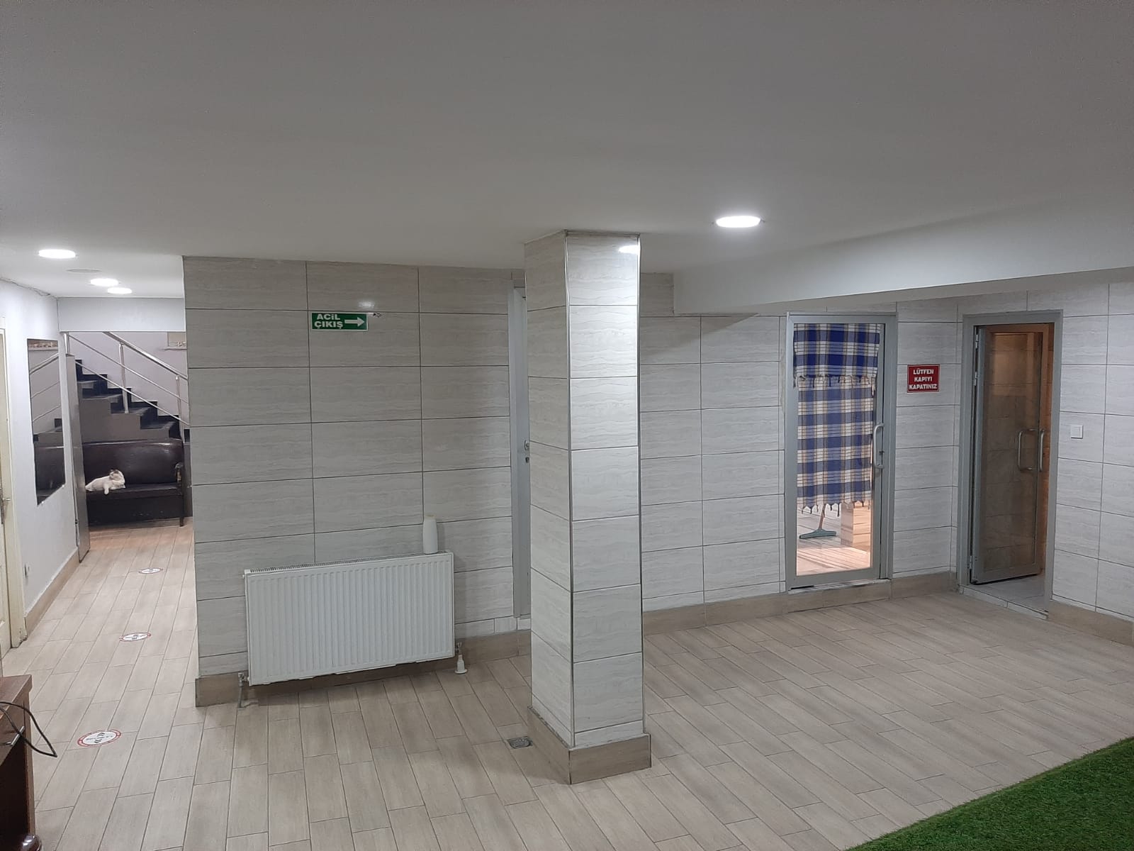 Kadıköy'deki modern sauna, geleneksel hamam, profesyonel kese ve köpük hizmetleri ile kendinizi rahatlatın ve yenilenin.