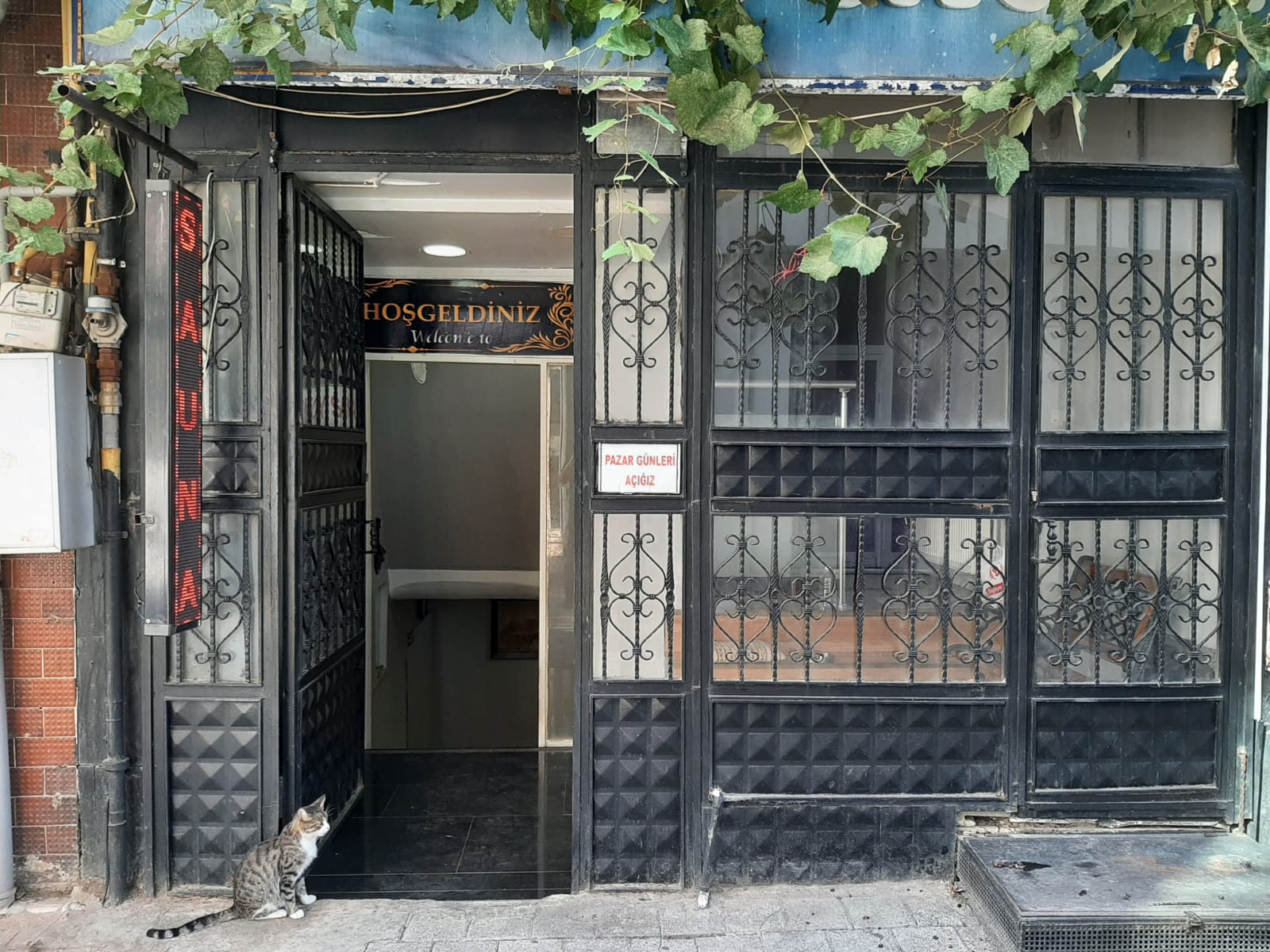 Kadıköy'deki modern sauna, geleneksel hamam, profesyonel kese ve köpük hizmetleri ile kendinizi rahatlatın ve yenilenin.